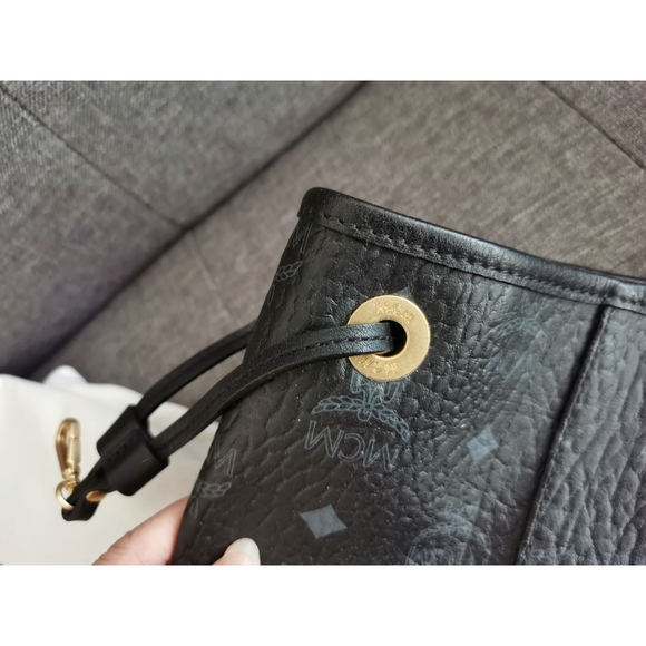 SOLD NWT MCM Signature Liz Reversible Tote Limited - Picture 3 of 14